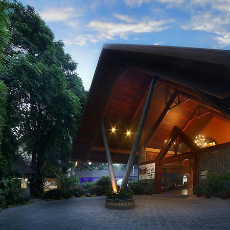 Uday Suites - The Airport Hotel Thiruvananthapuram Bagian luar foto