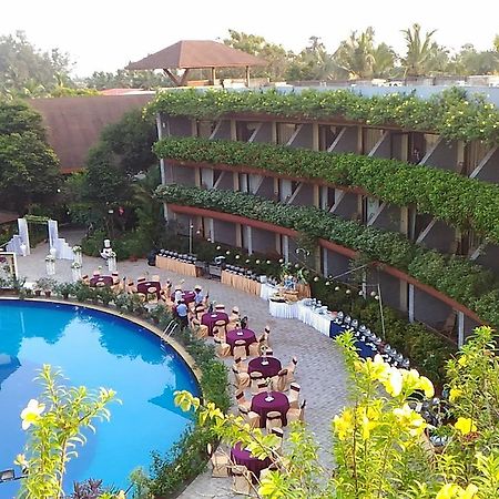 Uday Suites - The Airport Hotel Thiruvananthapuram Bagian luar foto