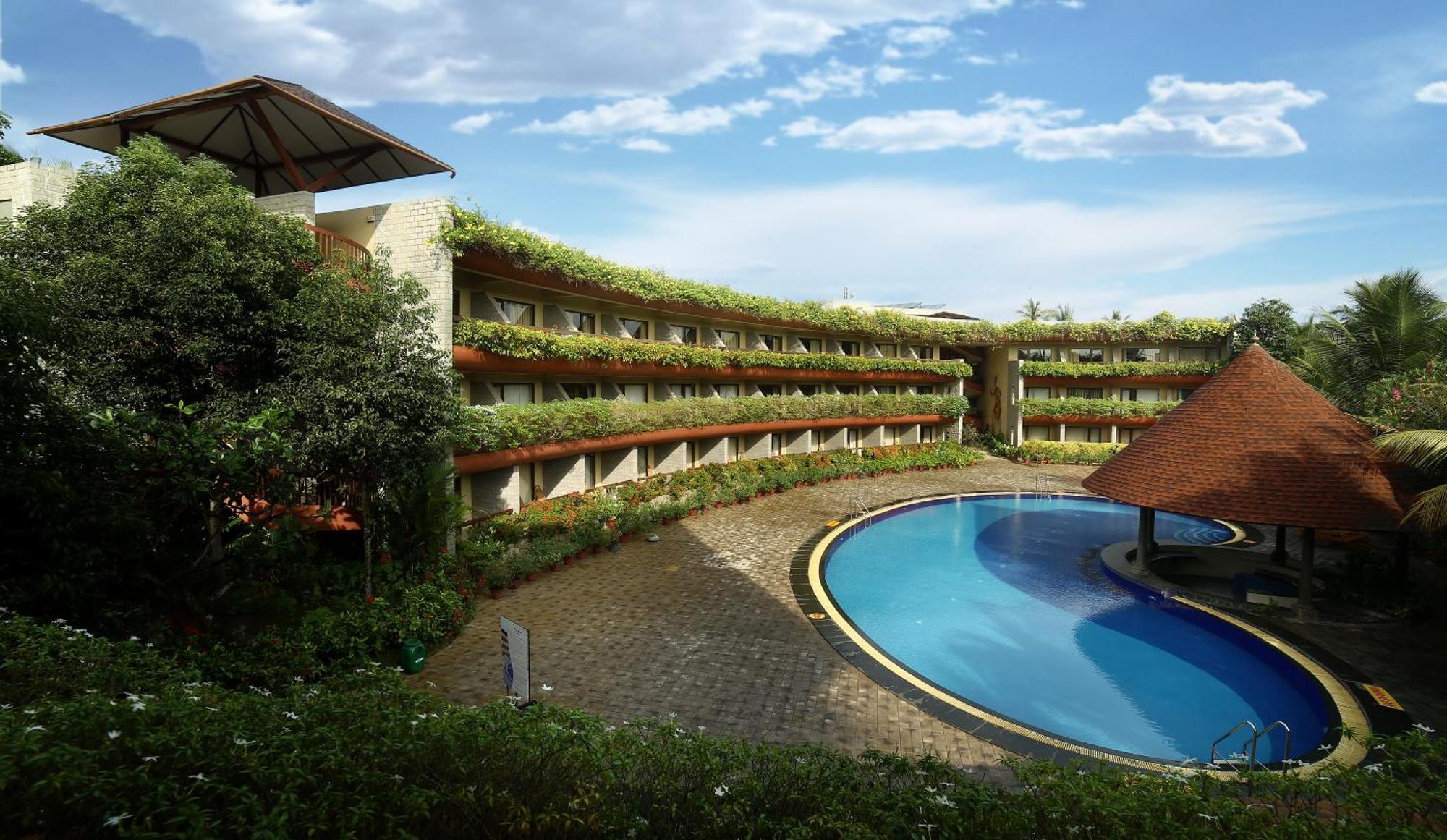 Uday Suites - The Airport Hotel Thiruvananthapuram Bagian luar foto