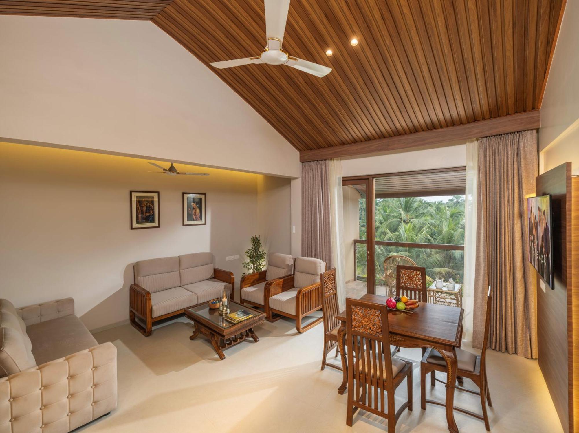 Uday Suites - The Airport Hotel Thiruvananthapuram Bagian luar foto