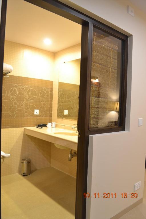 Uday Suites - The Airport Hotel Thiruvananthapuram Bagian luar foto