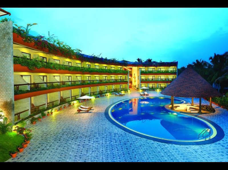 Uday Suites - The Airport Hotel Thiruvananthapuram Bagian luar foto