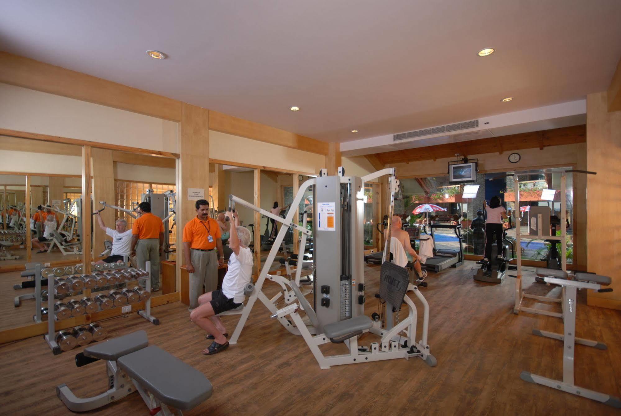 Uday Suites - The Airport Hotel Thiruvananthapuram Bagian luar foto