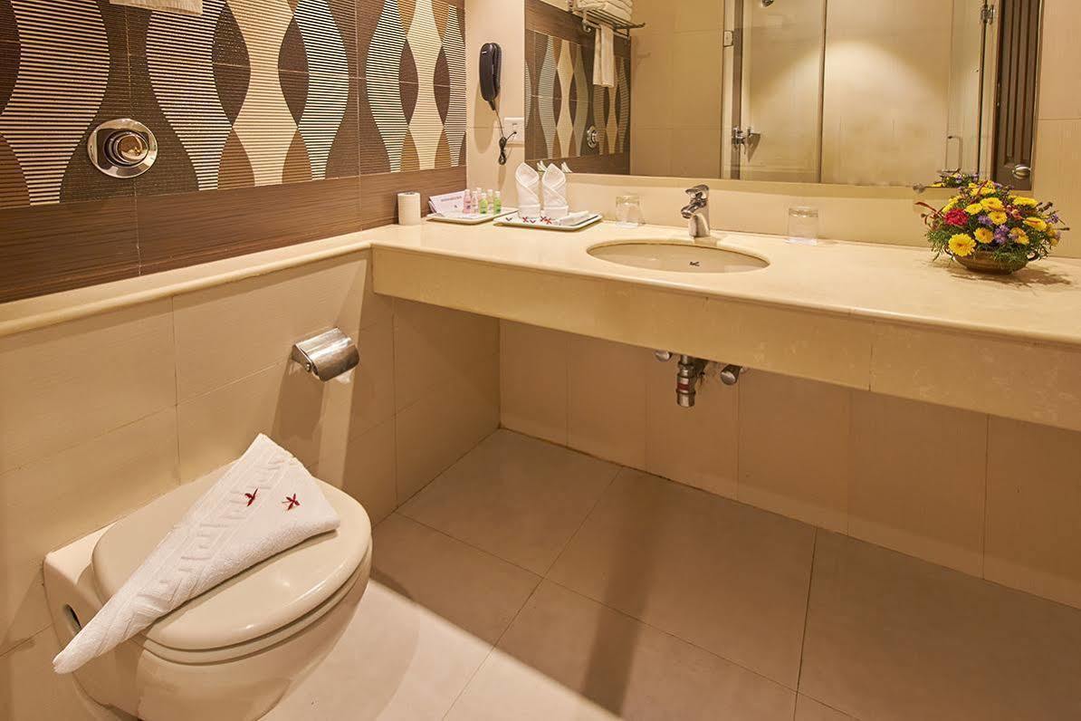 Uday Suites - The Airport Hotel Thiruvananthapuram Bagian luar foto