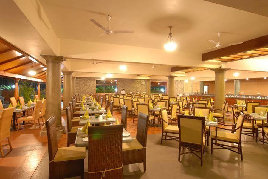 Uday Suites - The Airport Hotel Thiruvananthapuram Bagian luar foto