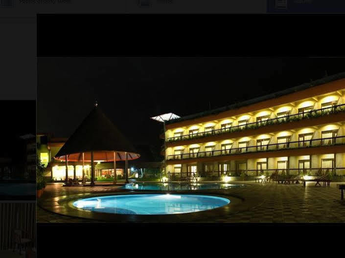 Uday Suites - The Airport Hotel Thiruvananthapuram Bagian luar foto