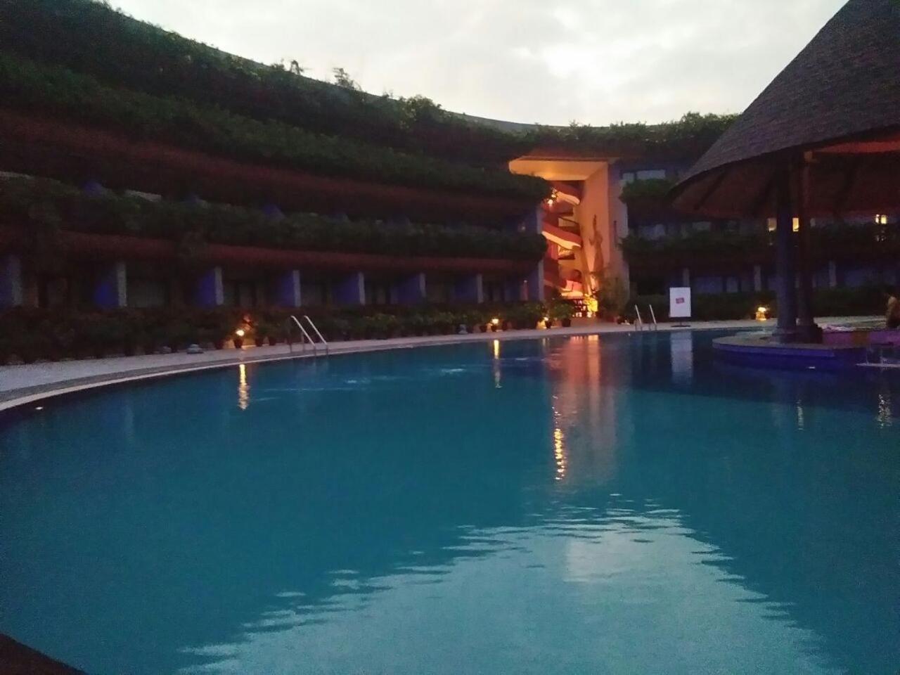 Uday Suites - The Airport Hotel Thiruvananthapuram Bagian luar foto